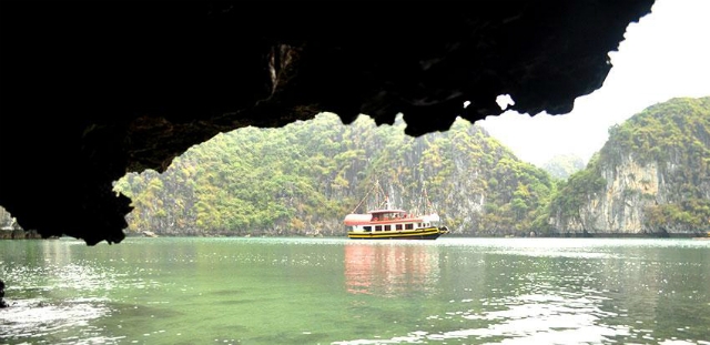 Vịnh Lan Hạ nơi bệnh nhân thứ 30 mang quốc tịch Anh quốc vào du lịch