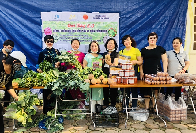 Thành lập các điểm kết nối, tiêu thụ nông sản của người dân, HTX hiện nay là rất cần thiết