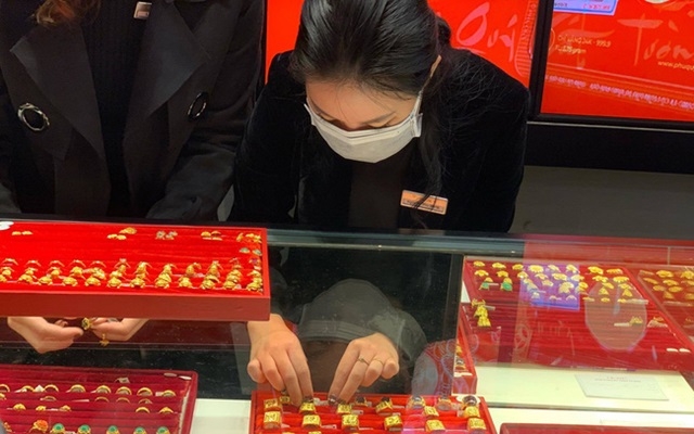 Giá vàng trong nước đồng loạt vượt mốc 48 triệu đồng/lượng (Ảnh Internet)