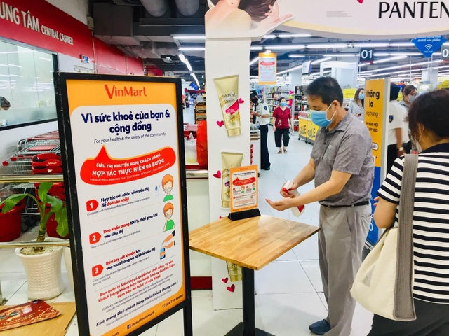 Hệ thống VinMart sẽ tạm đóng các cửa hàng trong khu vực có nguy cơ lây nhiễm cao (Ảnh Internet)