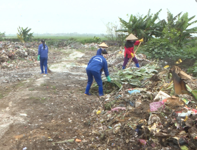 Công việc vất vả nhưng các thành viên HTX luôn cố gắng vì môi trường xanh, sạch, đẹp