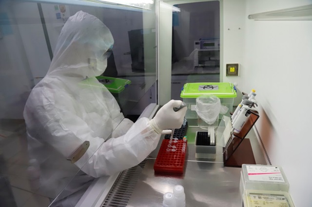 Khoa Vi sinh (Bệnh viện Bạch Mai) có nhiệm vụ làm xét nghiệm sàng lọc và khẳng định SARS-CoV-2 (Ảnh Internet)
