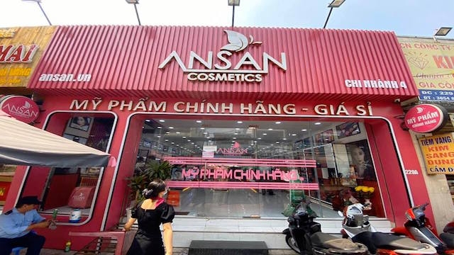 Mỹ phẩm Ansan Cosmetics bị tịch thu hàng nghìn sản phẩm không rõ nguồn gốc