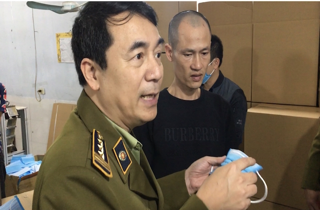 Ông Trần Hùng - Tổ trưởng Tổ công tác 304 tại xưởng sản xuất của công ty Quốc Bảo, ngày 4/3/2020