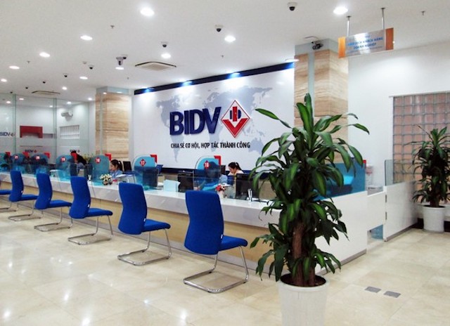 Khu vực giao dịch khách hàng, hiện các cơ quan chức năng đang phong toả để thực hiện nhiệm vụ diệt khuẩn nên hoạt động giao dịch trực tiếp với khách hàng tạm dừng.