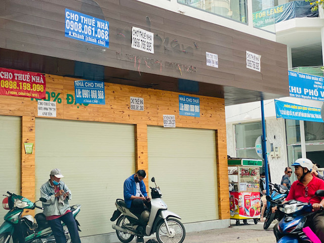 Nhiều doanh nghiệp, cửa hàng phải đóng cửa bởi ảnh hưởng dịch Covid-19 (Ảnh: Internet)