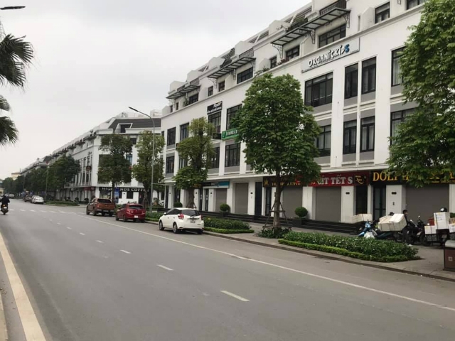 Tuy nhiên, dãy shophouse gần như không hoạt động