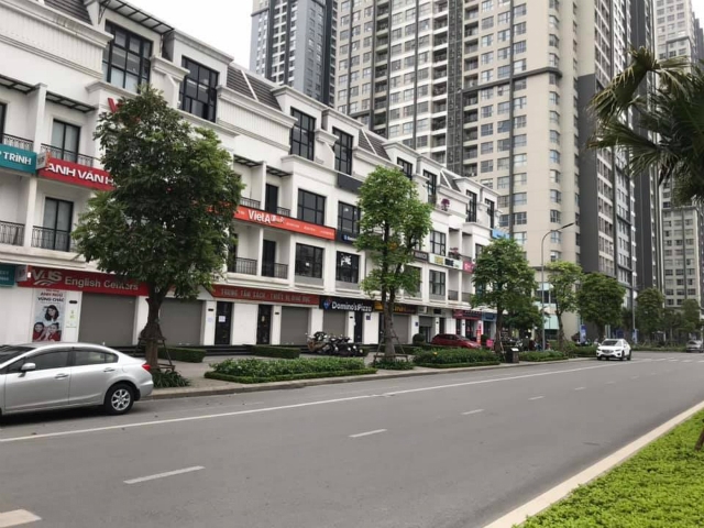 Tất cả các cửa hàng ở dãy shophouse thực hiện nghiêm Chỉ thị 16