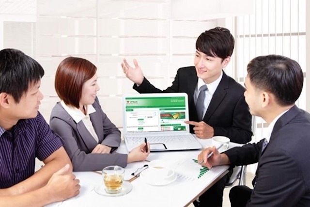 Từ ngày 1/4, các ngân hàng mạnh tay cắt giảm tiếp lãi suất cho vay từ 2 - 4,5% và loại bỏ những điều kiện gây khó, đánh đố doanh nghiệp (Ảnh Tư liệu)