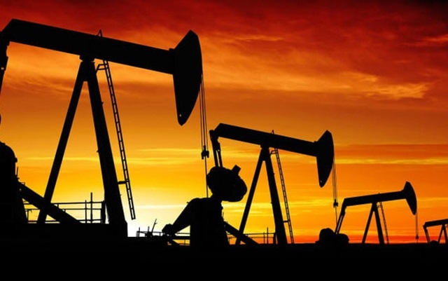 Giá dầu thế giới bật tăng 24% sau 1 tweet của ông Trump (Ảnh Internet)