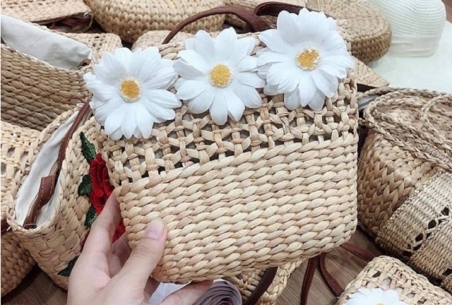 HTX thủ công mỹ nghệ xuất khẩu Vĩnh Phước luôn chú trọng tìm hiểu các thị trường để sản xuất phù hợp với thị hiếu, nhu cầu của khách hàng (Ảnh Tư liệu)