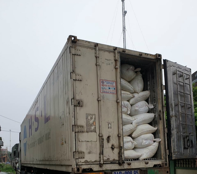 Do vận chuyển khó khăn nên nhiều đơn hàng của các doanh nghiệp vừa và nhỏ đều bị ách tắc lại