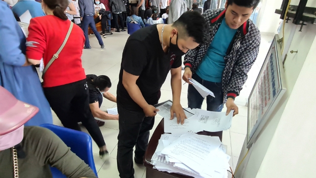 Do mỗi xe phải có 1 bộ hồ sơ nên lượng hồ sơ đã trở thành quá tải