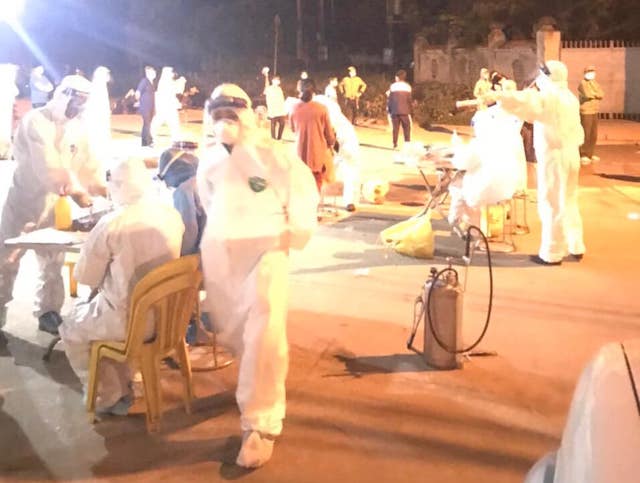 Việc lấy mẫu xét nghiệm diễn ra ngay trong tối ngày 9/4