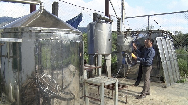 Xưởng chiết xuất tinh dầu sử dụng điện của HTX Vanpa (Ảnh: Tư liệu)