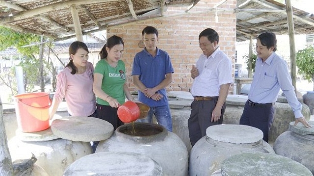 HTX nước mắm Tam Thanh được địa phương quan tâm, hỗ trợ nhiều mặt để phát triển thương hiệu, góp phần xây dựng NTM ở xã Tam Thanh (Ảnh: Tư liệu)