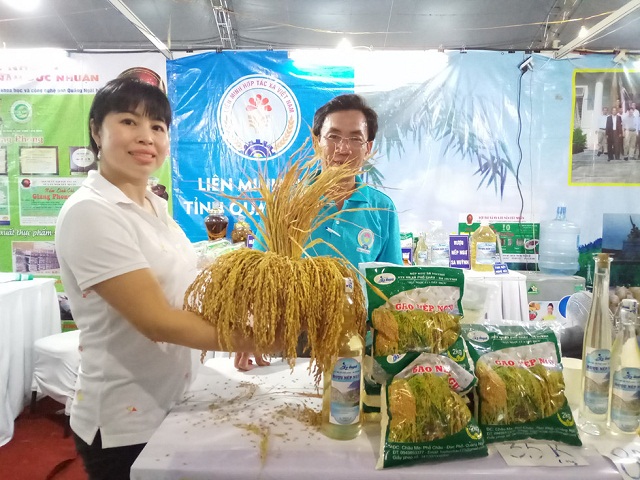 Nếp ngự và sản phẩm từ nếp Sa Huỳnh tại hội chợ năm 2019 ở TP.HCM (Ảnh: Tư liệu)