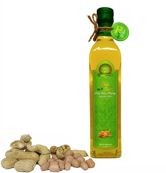 Dầu đậu phộng nguyên chất của HTX Sản xuất dầu thực vật nguyên chất Bảo Tâm đã được xếp hạng sản phẩm OCOP 4 sao cấp tỉnh. (Ảnh: Tư liệu)