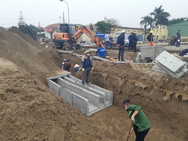 Riêng hệ thống hào kỹ thuật 3 ngăn theo hồ sơ thiết kế không có lớp đệm lót đá dăm hay bê tông