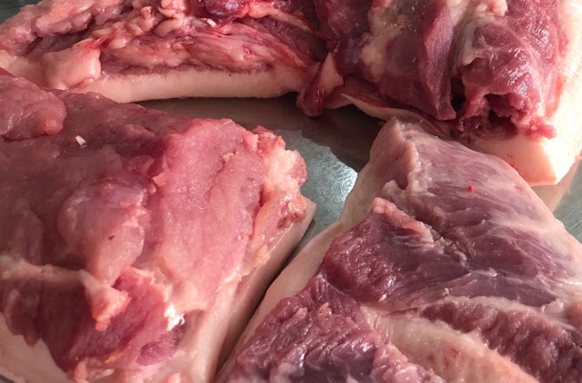 Chất lượng thịt vừa săn chắc vừa thơm ngon hơn gấp nhiều lần so với nuôi truyền thống, được thương lái và người tiêu dùng khen ngợi (Ảnh: Tư liệu)