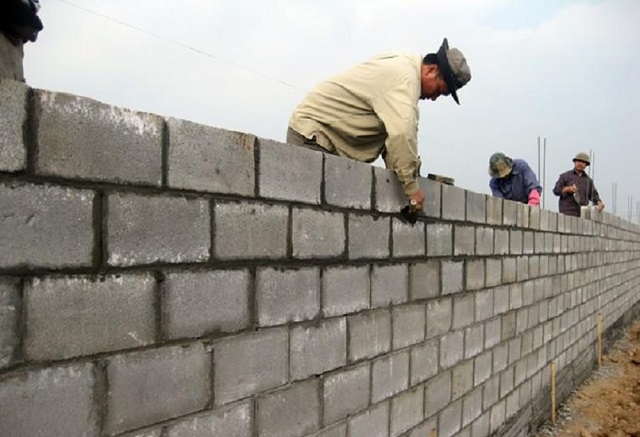 Gạch không nung được đồng bào dân tộc thiểu số dùng để phục vụ các công trình cơ bản