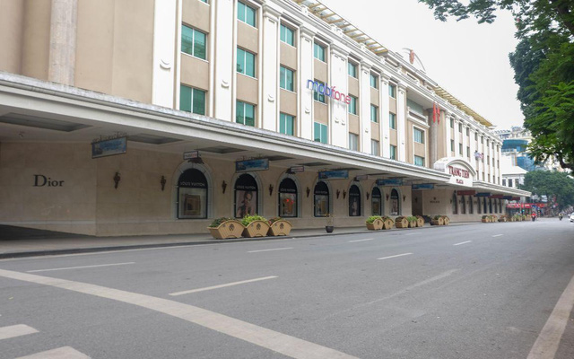 Đường phố Hà Nội vắng vẻ trong những ngày thực hiện cách ly xã hội (Ảnh: Internet)