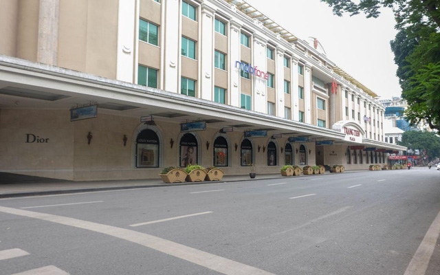 Đường phố Hà Nội vắng vẻ trong những ngày thực hiện cách ly xã hội (Ảnh: Internet)