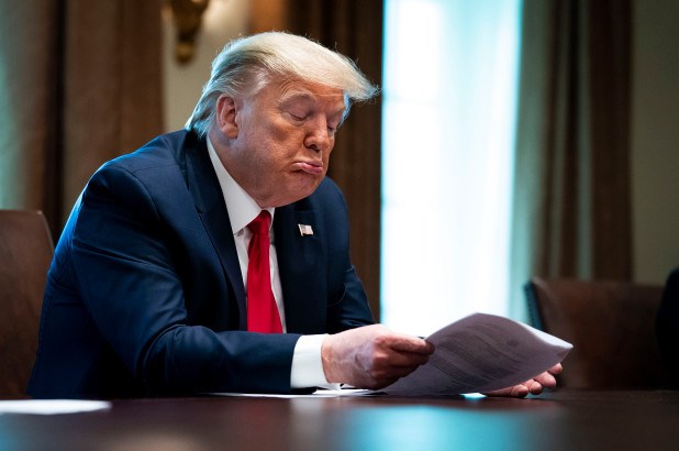 Tổng thống Mỹ Donald Trump chỉ thị tạm ngừng tài trợ WHO (Ảnh Internet)