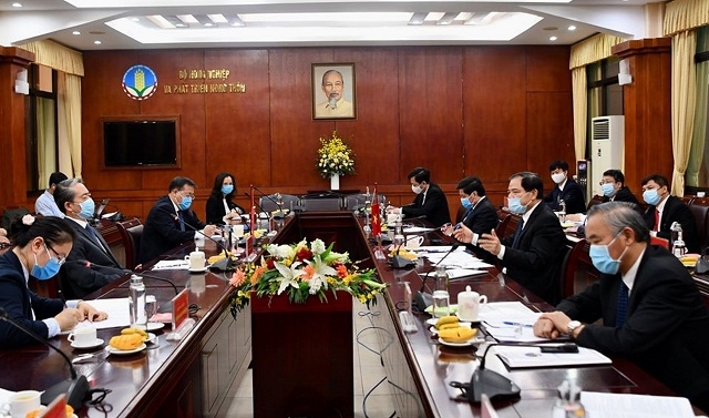 Buổi làm việc giữa Bộ trưởng NN&PTNT Nguyễn Xuân Cường và Đại sứ Trung Quốc tại Việt Nam Hùng Ba