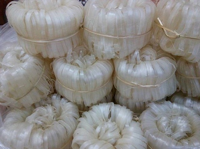 Bún, mì, miến là những mặt hàng được tiêu thụ nhiều trong mùa dịch Covid-19