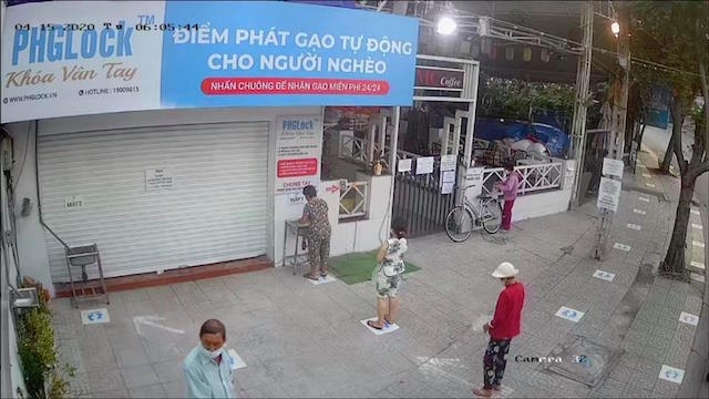 Cây ATM gạo vừa giúp được người nghèo vừa quảng bá được thương hiệu doanh nghiệp
