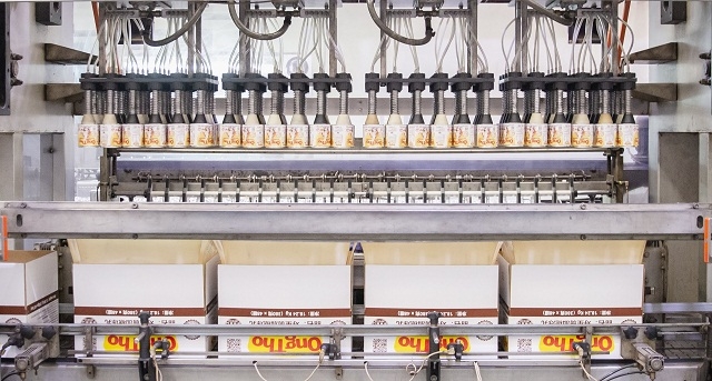 Dây chuyền sản xuất lô sản phẩm sữa đặc xuất khẩu tại Nhà máy sữa Thống Nhất (Vinamilk)