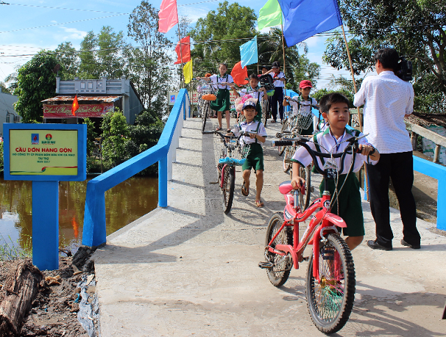 Đầu tư kết cấu hạ tầng giao thông nông thôn là điểm nhấn quan trọng trong Chương trình xây dựng nông thôn mới tại U Minh (Ảnh:Internet)