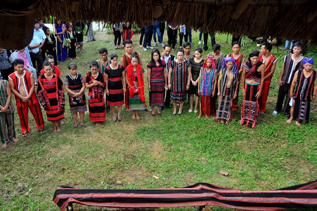 Dệt zèng không chỉ là một nghề thủ công đơn thuần, mà còn là thước đo để đánh giá nhiều giá trị trong đời sống của người Tà Ôi (Ảnh: TL)