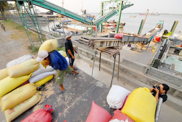 Bộ Công Thương cho biết phương án xuất khẩu 100.000 tấn gạo sẽ đảm bảo công khai, minh bạch (Ảnh: Internet)