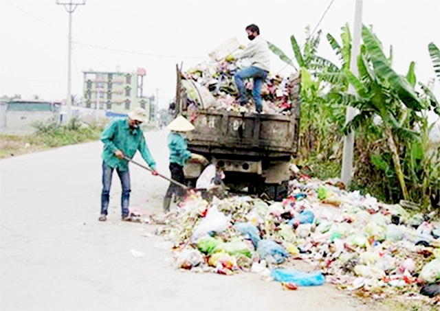 Các HTX đang đồng hành cùng địa phương trong xử lý rác thải, bảo vệ môi trường (Ảnh TL)