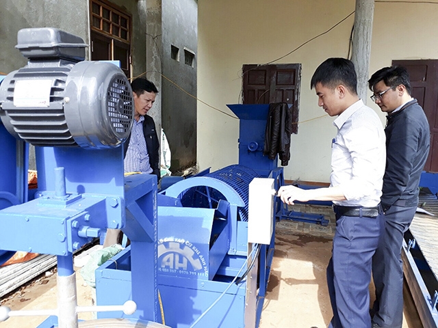 HTX Tân Hợp, Hướng Hóa được hỗ trợ máy chế biến gừng, nghệ (Ảnh: TL)