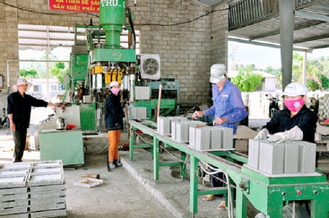 Sản xuất gạch không nung đang được khuyến khích phát triển vì góp phần bảo vệ môi trường (Ảnh: TL)
