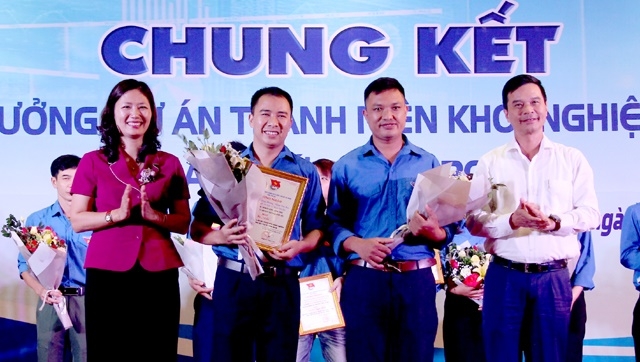 Phạm Văn Hậu đạt giải Nhất cuộc thi Ý tưởng, dự án thanh niên khởi nghiệp tỉnh Yên Bái (Ảnh: TL)