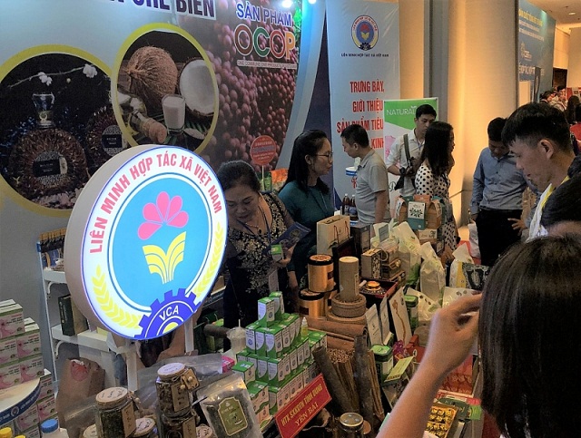 Hoạt động xúc tiến thương mại luôn được ưu tiên để mở rộng thị trường cho các sản phẩm của HTX (Ảnh: TL)