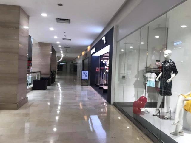 Mặc dù nhiều cửa hàng trong các trung tâm thương mại trả lại mặt bằng, nhưng vẫn có điểm sáng le lói từ các nhãn hàng bán trực tuyến (Ảnh minh họa: Internet)