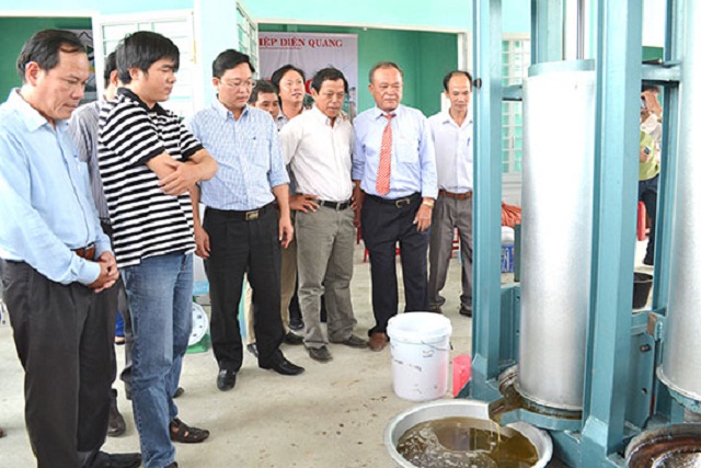 Sử dụng dây chuyền ép thủy lực, sau chế biến dầu sẽ nhiều hơn, trong hơn, không lẫn tạp chất, đảm bảo an toàn vệ sinh thực phẩm (Ảnh: TL)