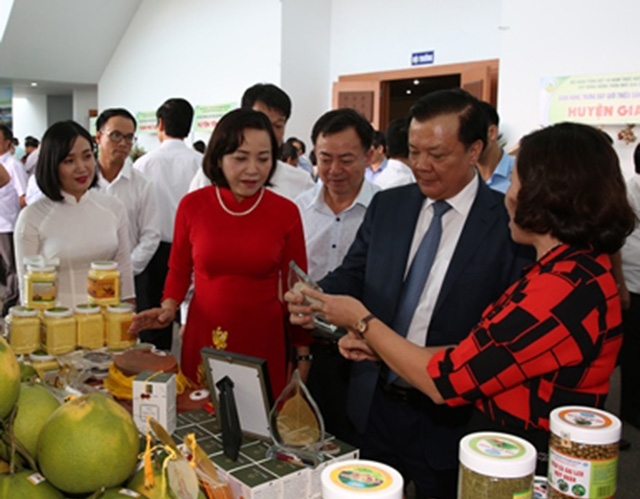 Các sản phẩm OCOP tỉnh Ninh Bình thu hút sự quan tâm của lãnh đạo các Bộ, ngành, chính quyền địa phương và người dân (Ảnh: TL)