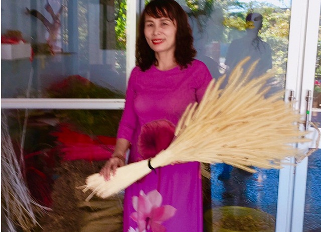 Nghệ nhân Đặng Thị Đông Hà góp phần phát triển nghệ hoa khô nghệ thuật tại địa phương