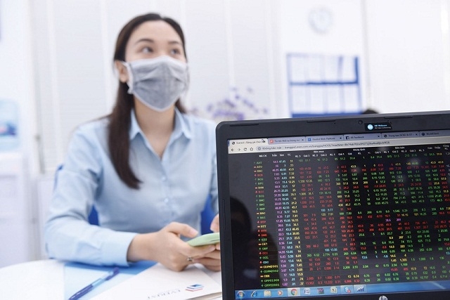 Thị trường chứng khoán Việt Nam hiện đang có 1.700 công ty giao dịch cổ phiếu trên 3 sàn (Ảnh: Internet)