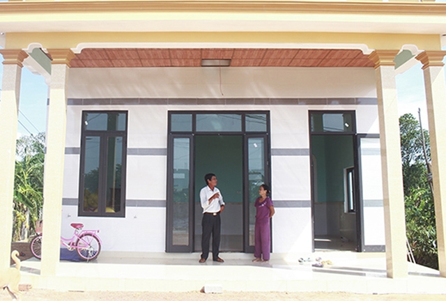 Nhiều gia đình xây dựng được nhà cửa khang trang nhờ có người thân tham gia xuất khẩu lao động (Ảnh: TL)