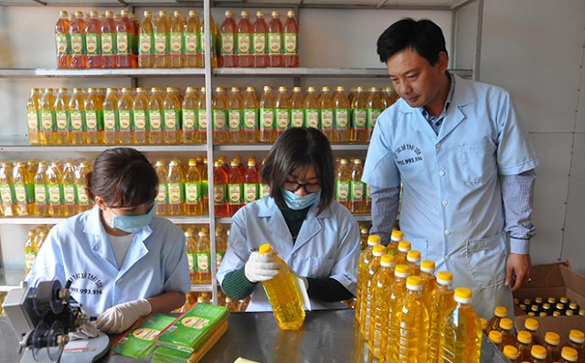 Sản phẩm dầu lạc của HTX được bình chọn là sản phẩm công nghiệp nông thôn tiêu biểu năm 2018 tỉnh Yên Bái (Ảnh: Tư liệu)