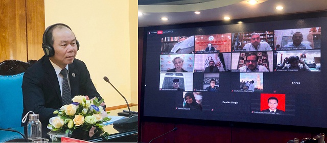 Các đại diện tham dự chia sẻ kinh nghiệm ứng phó với dịch Covid-19