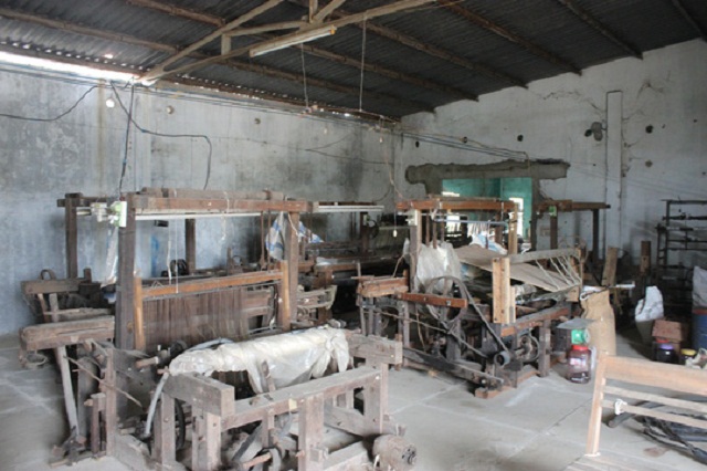 Máy móc bỏ hoang, làng nghề dệt dần mai một (Ảnh: TL)