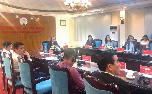 Chủ tịch Liên minh HTX Việt Nam Nguyễn Ngọc Bảo chủ trì đầu cầu Việt Nam.